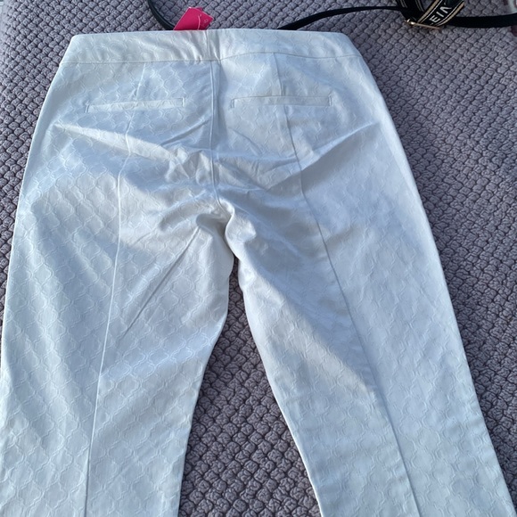 Lilly Pulitzer skinny ankle pants. Size 4 compliments any blouse. - Picture 3 of 8
